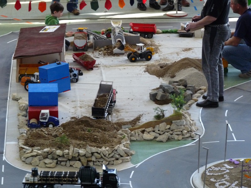 03.JPG - Hier wird das Material der Baustelle gertrennt