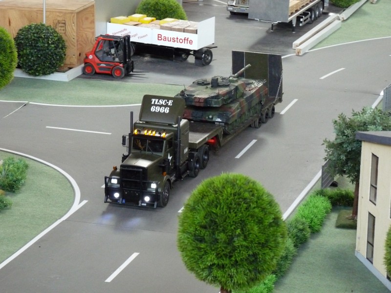 31.JPG - Jo´s Panzer- der einzige- durfte auch durch den Acker
