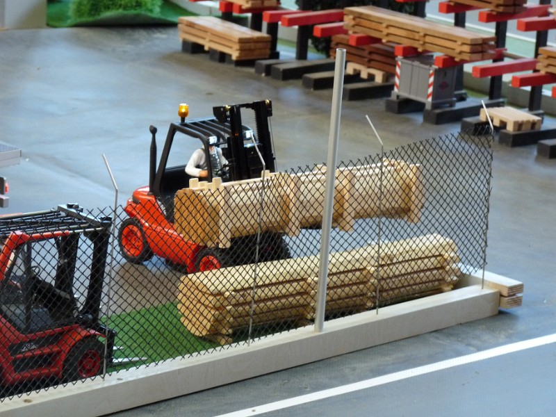 44.JPG - Lageristen am Werk